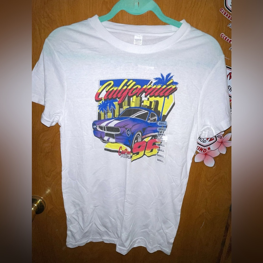 White tee, Small